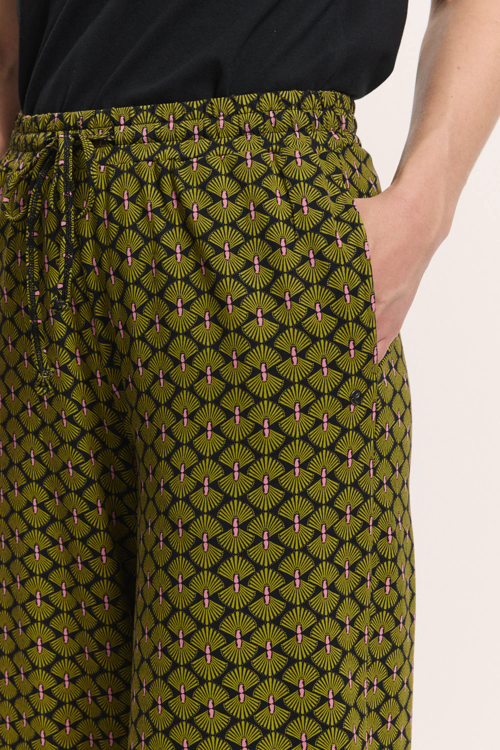 Jerseyhose Taraa aus EcoVero™ Viskose - Image 3